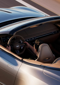 Aston Martin DB12 Volante 2024