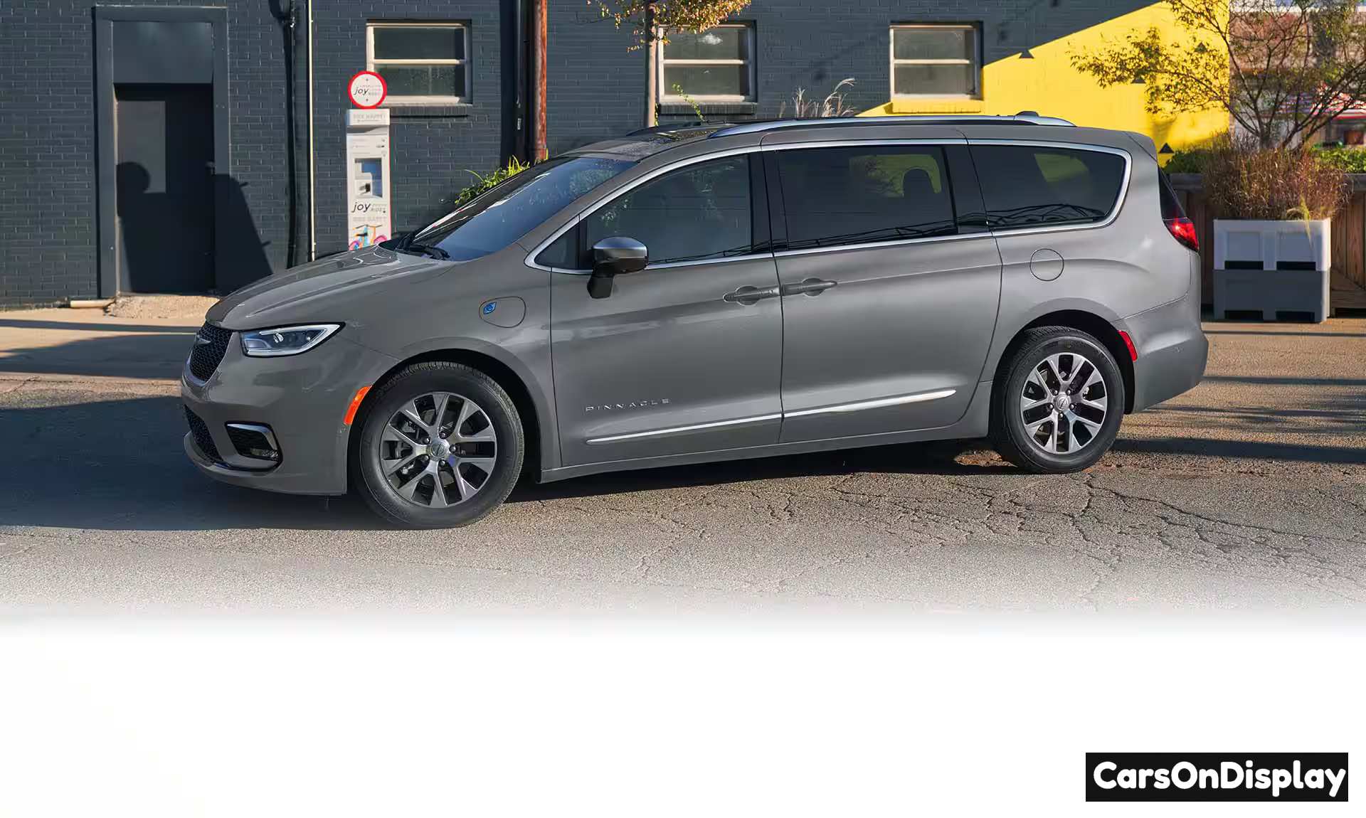 Chrysler Pacifica Plug-in Hybrid 2025