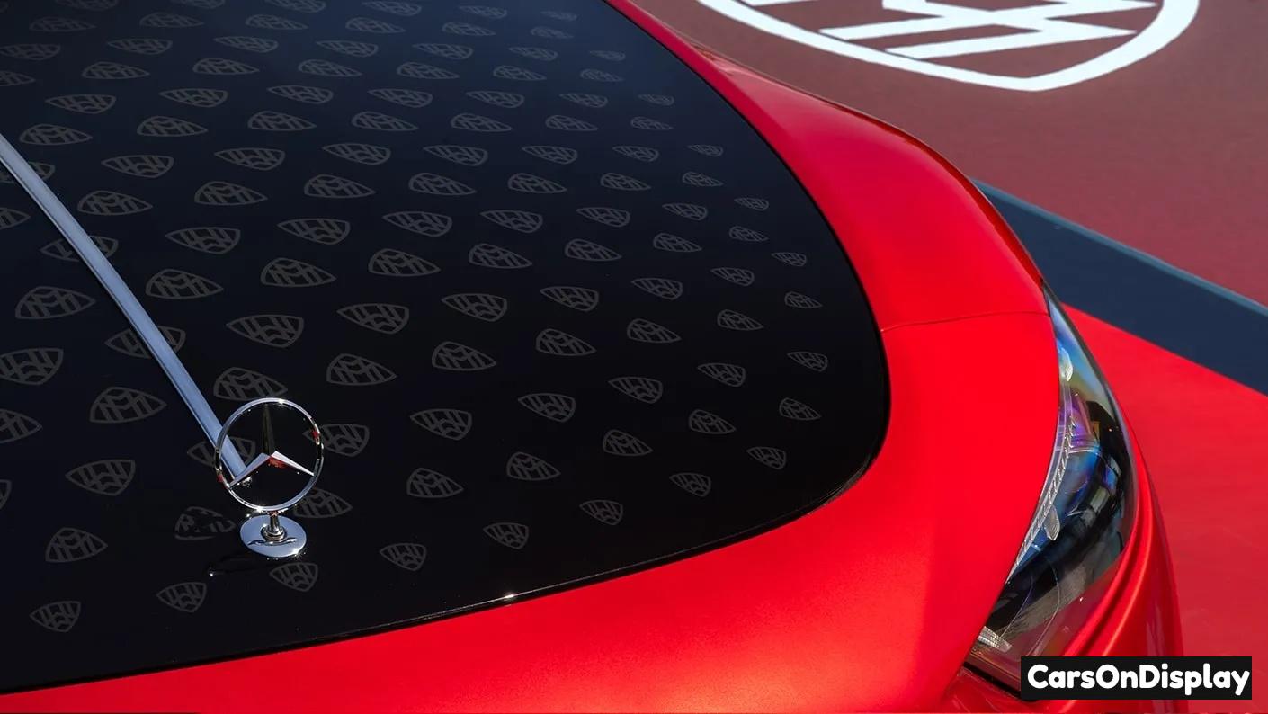 Mercedes-Benz Maybach SL 680 Monogram Series 2026 - Mercedes-Maybach pattern on bonnet & chrome inlay