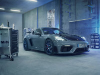 Porsche 718 Cayman GT4 RS 2025