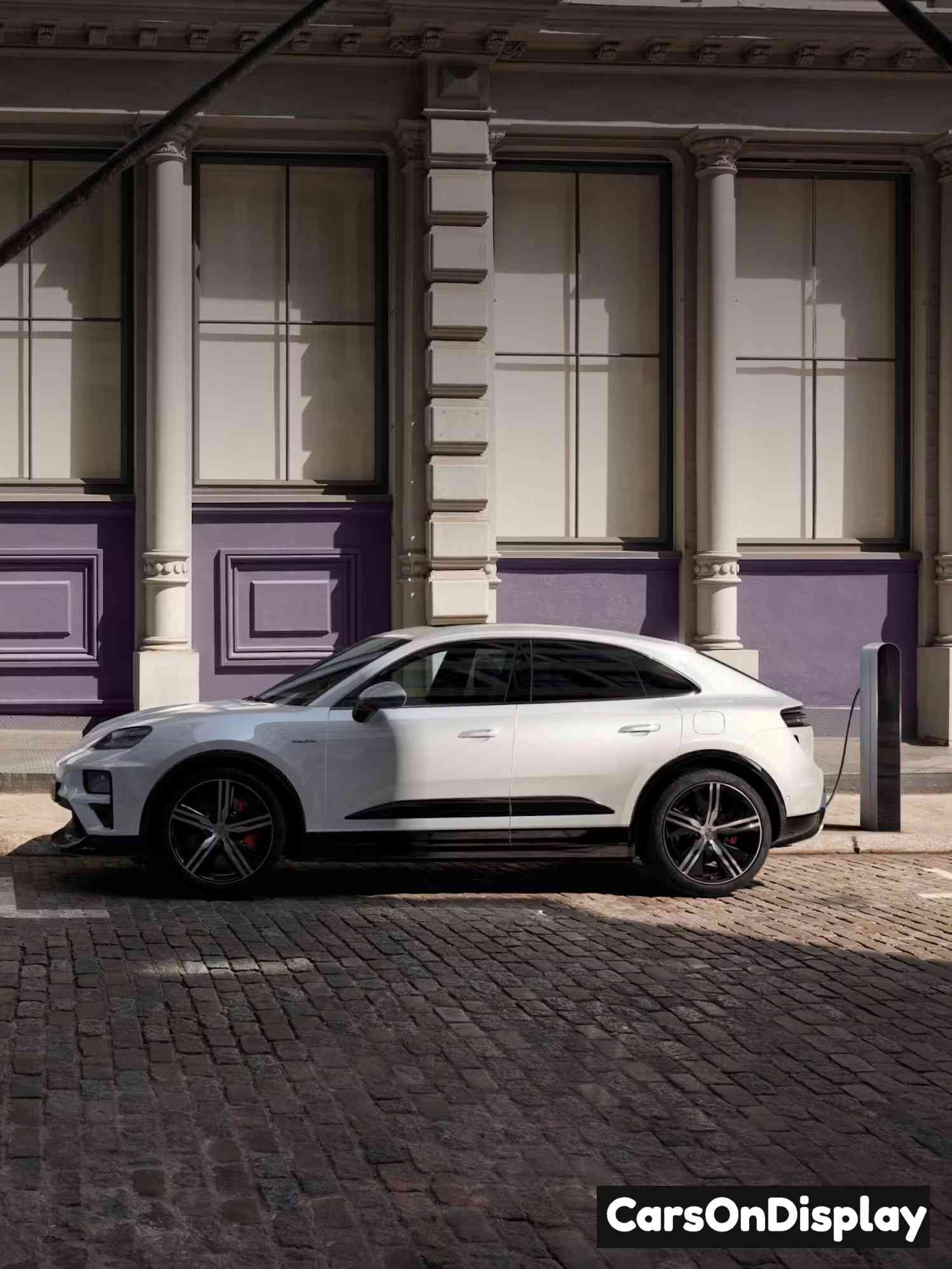 Porsche Macan Turbo Electric 2025