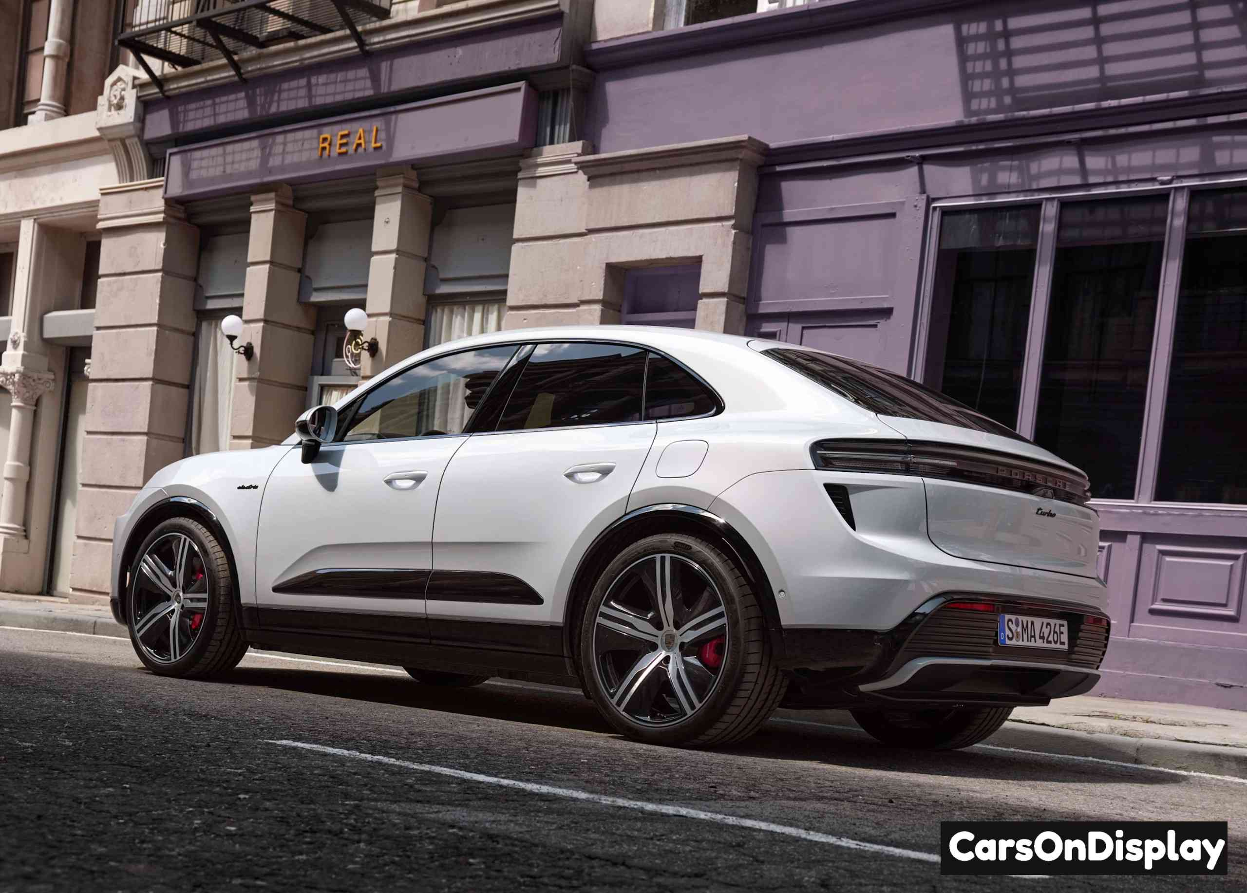 Porsche Macan Turbo Electric 2025