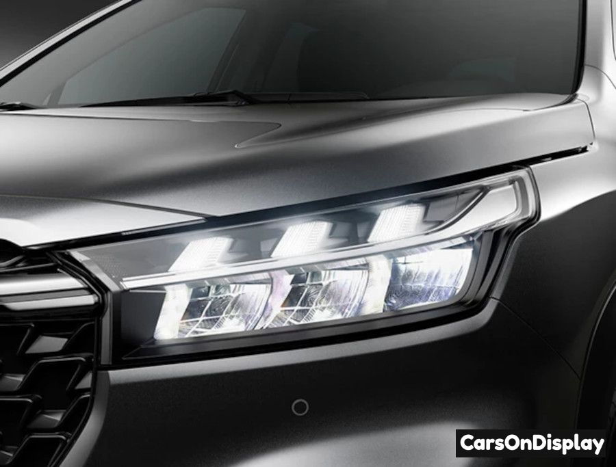 Suzuki S-Cross Motion Full Hybrid - Automatic LED headlamps with LED DRLs